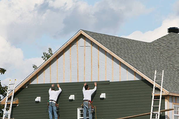 Professional Siding Contractor technician working in Warrenville, SC